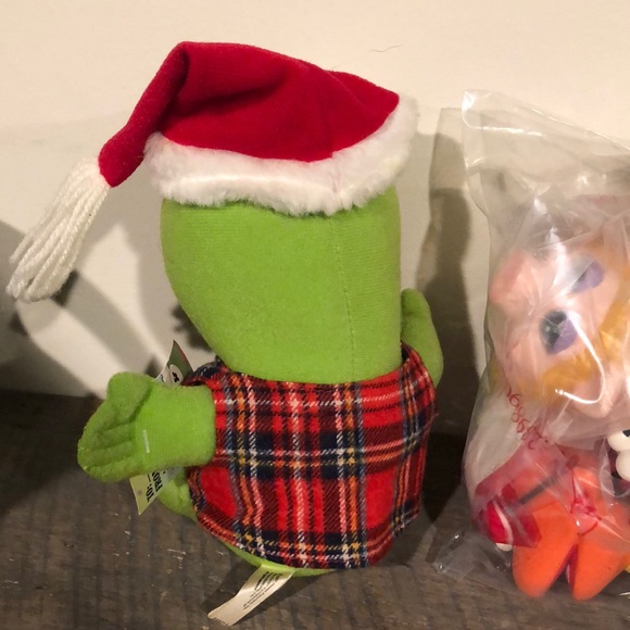 Sesame Street Ernie and Huggable Ernie, Elmo, 2 Kermits, & ornaments Ms Piggy - Picture 10 of 17
